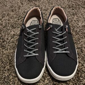 Hey Dude shoes size 11